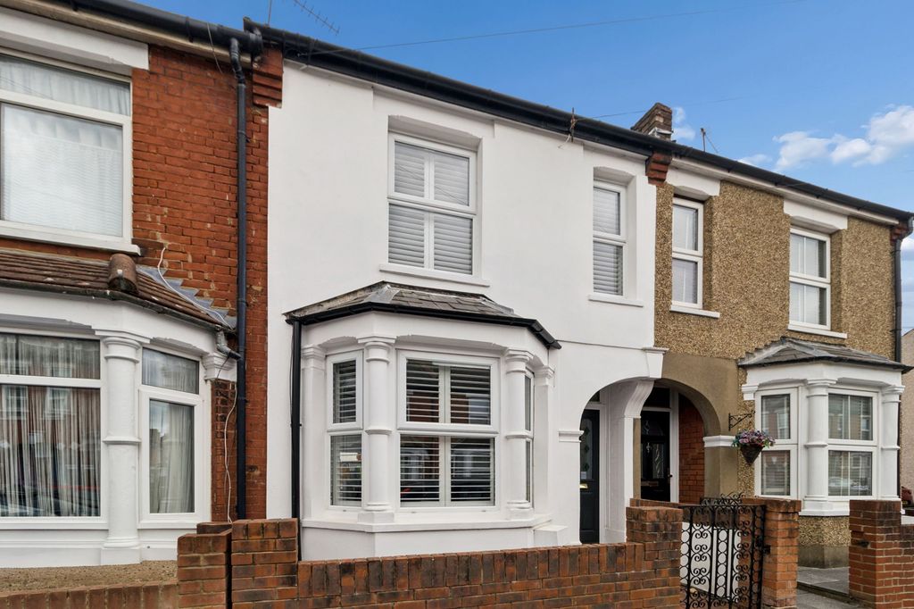 Property photo 1 of 17