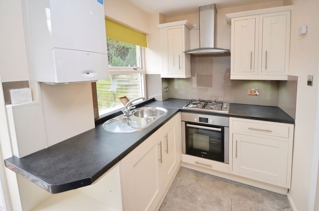 Property photo 3 of 8 Kitchen