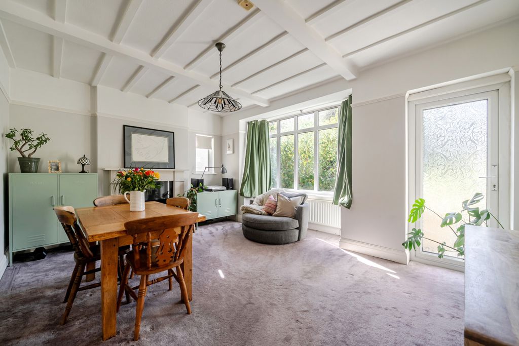 Property photo 3 of 21 1528372-10-6Abe4A...