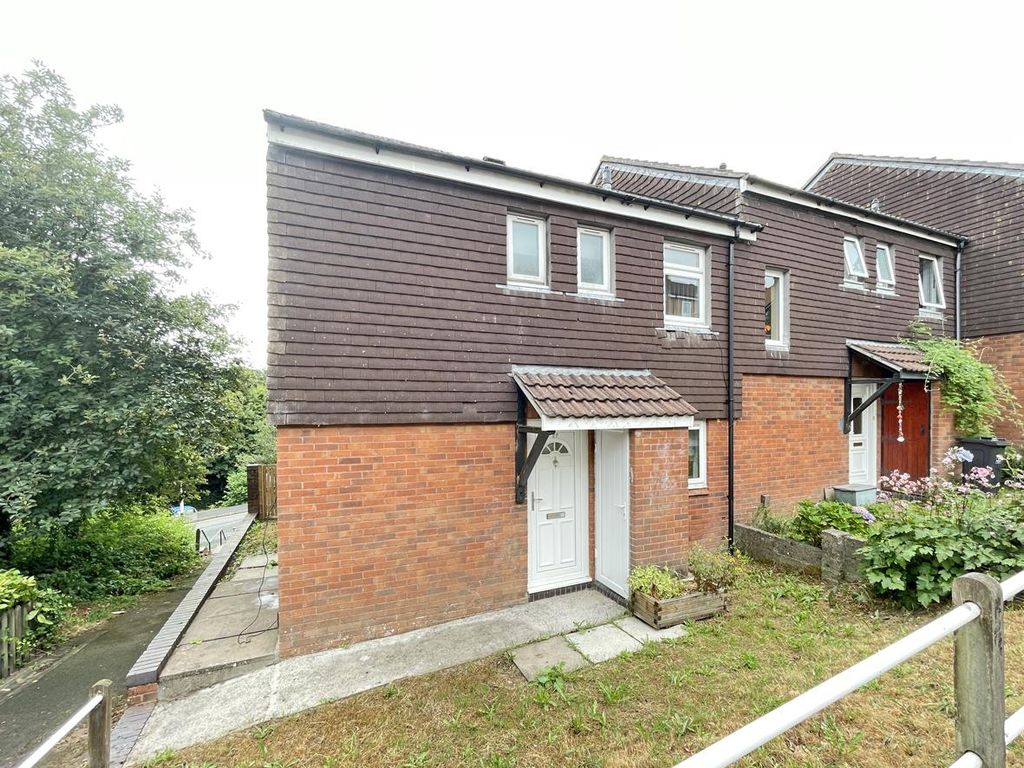 Property photo 1 of 12 Bourne Close 27 - Front.Jpg