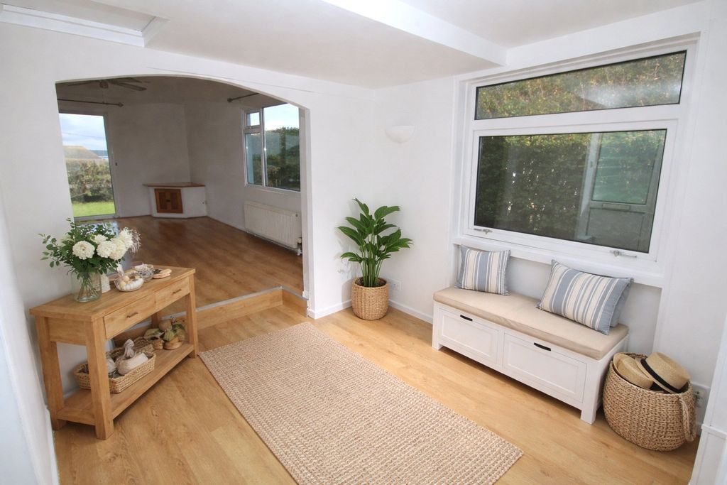 Property photo 2 of 12 Picture No. 31