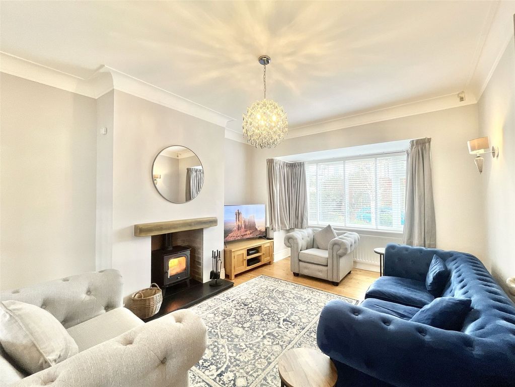 Property photo 2 of 15 Lounge