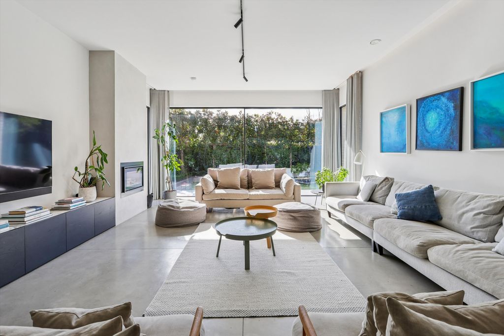 Property photo 2 of 25 Image