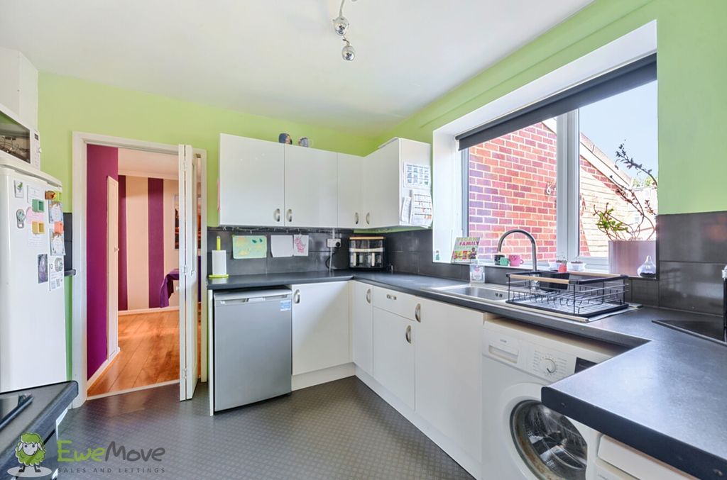 Property photo 2 of 18 Kitchen