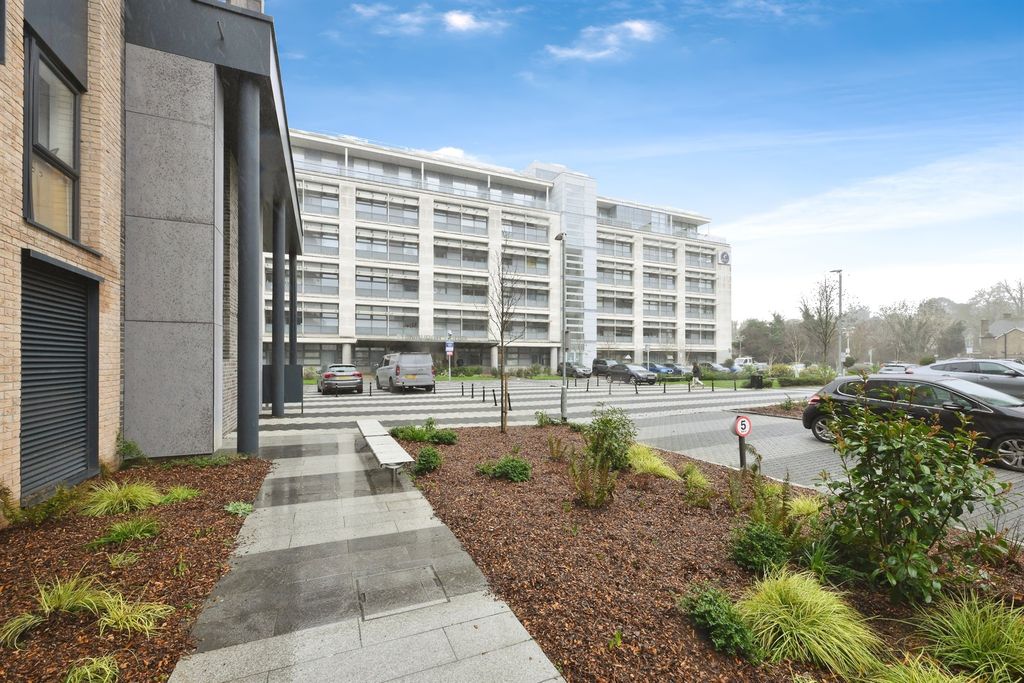 Property photo 1 of 21