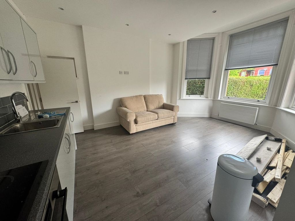 Property photo 3 of 5 c0A1B2F3-7c0F-4E60-ba54-cd43A92E160c