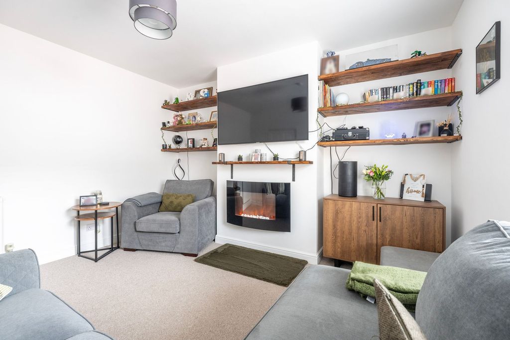 Property photo 3 of 16