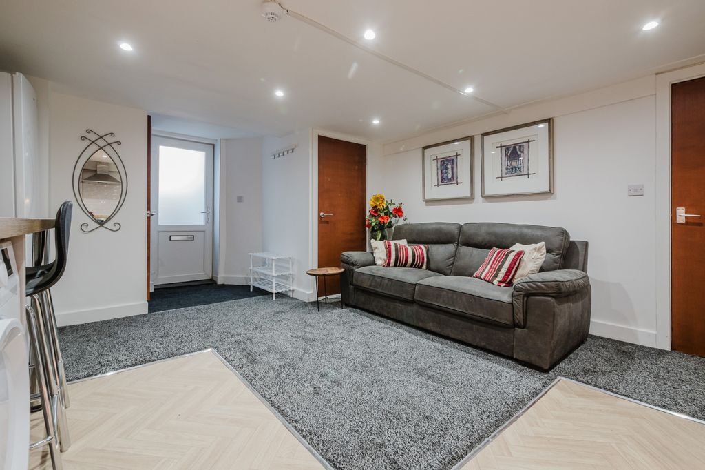 Property photo 3 of 14 Gallery