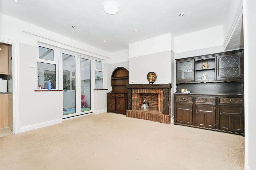 Property photo 2 of 10 96375E55-Lounge