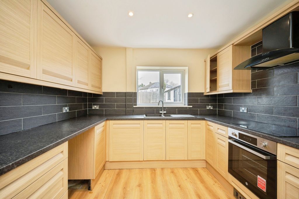 Property photo 3 of 19 Pbox-Img.Jpg