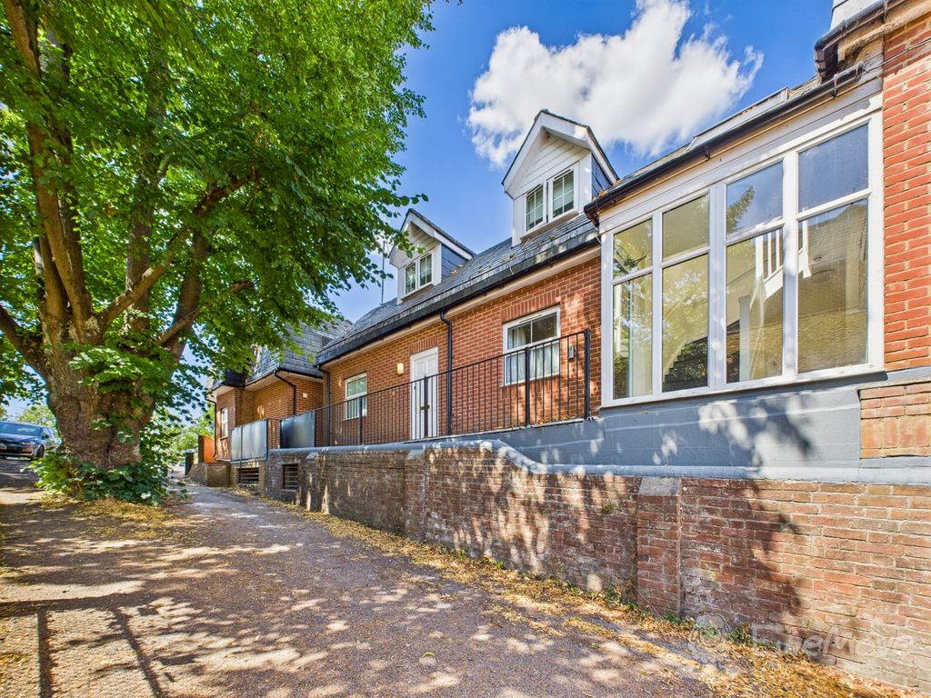 Property photo 1 of 10 Entrance