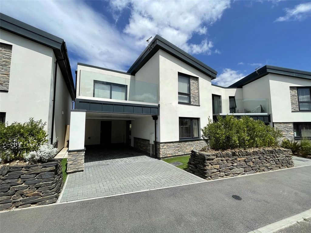 Property photo 1 of 29 5 Sea View Crescent