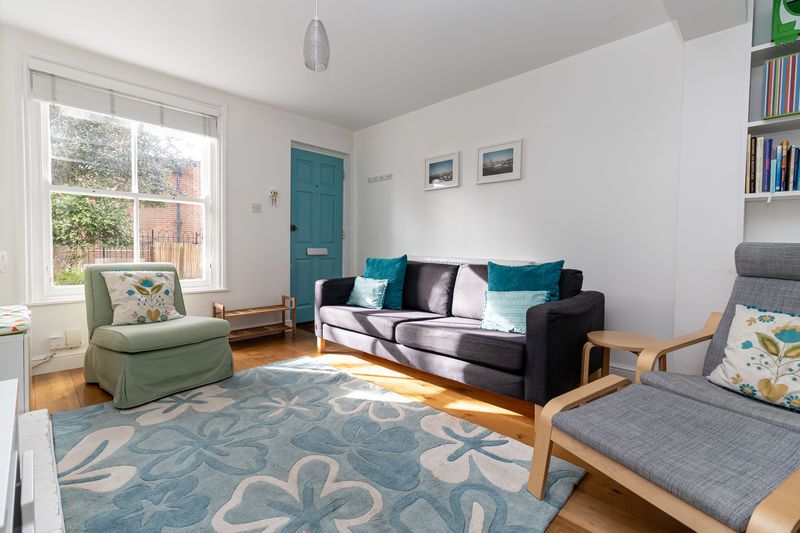 Property photo 3 of 21 .