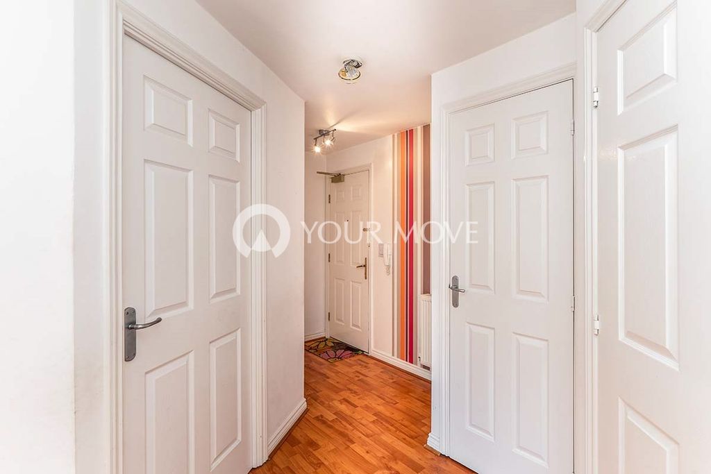 Property photo 2 of 10 Entrance Hall