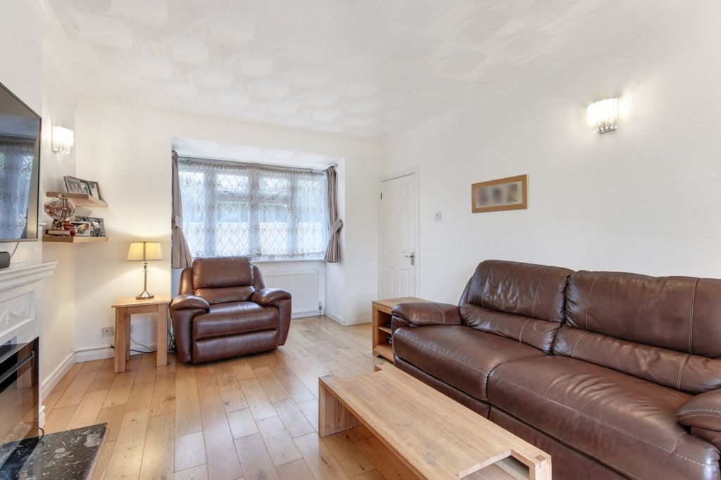 Property photo 3 of 20 Living Room