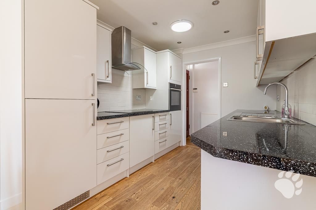 Property photo 3 of 17 Kitchen