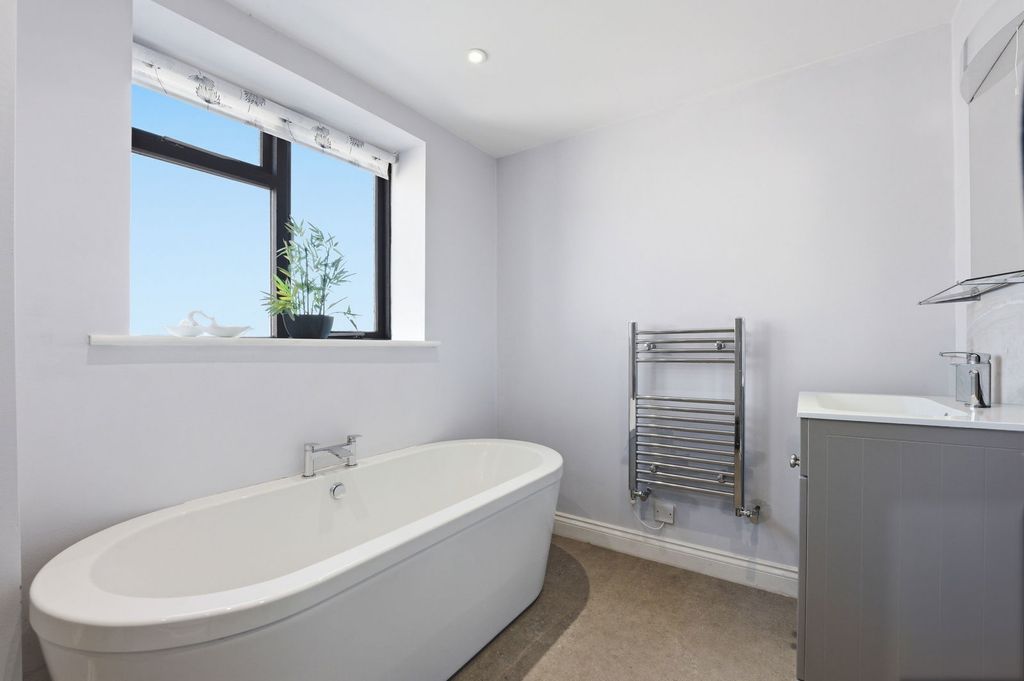 Property photo 3 of 30