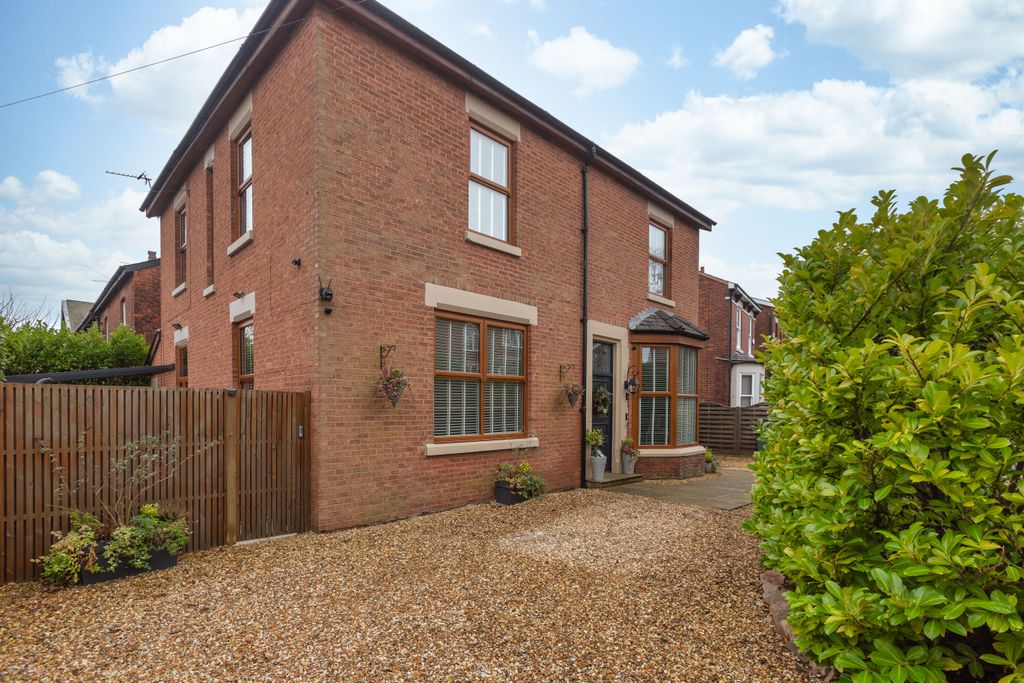 Property photo 1 of 29 121 Waterloo Road-22