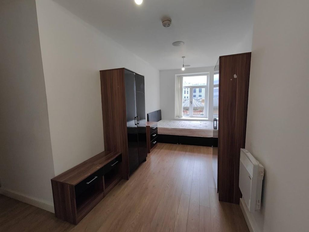 Property photo 3 of 7 Bedroom 1