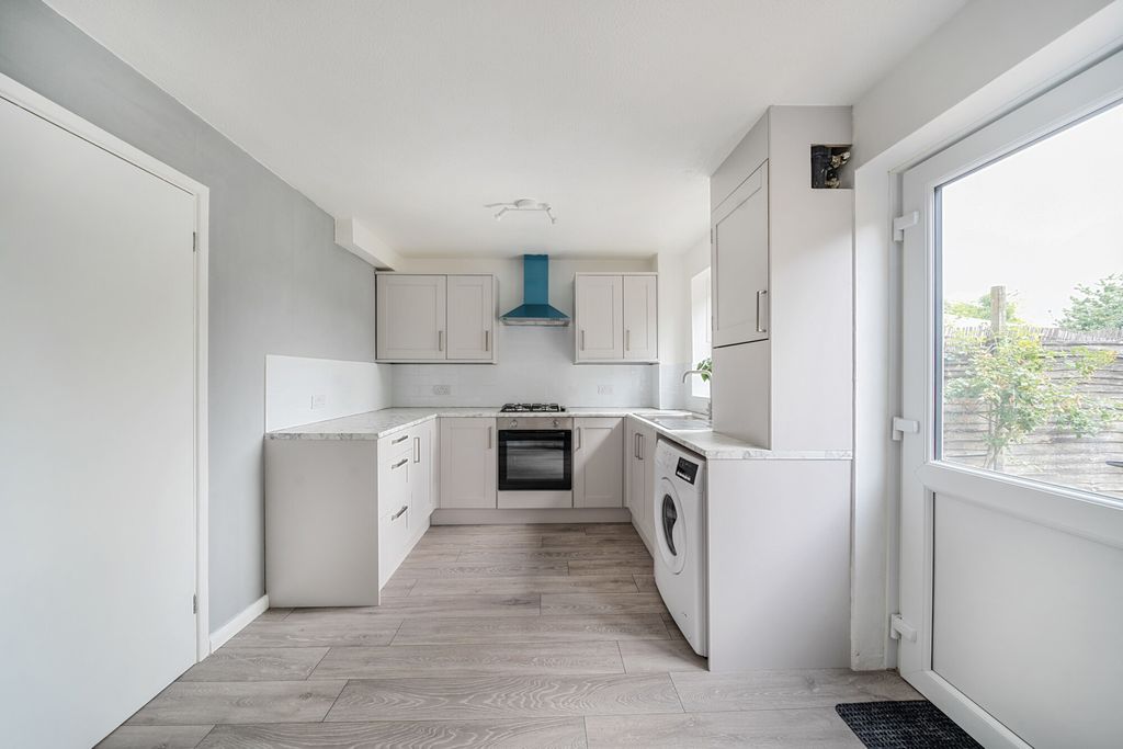 Property photo 3 of 21 1326442-11-6878Bf...