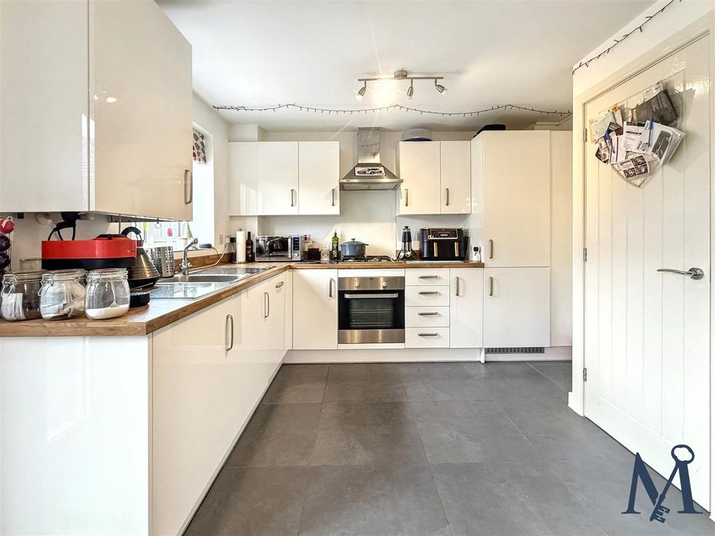 Property photo 3 of 18 Kitchen Diner