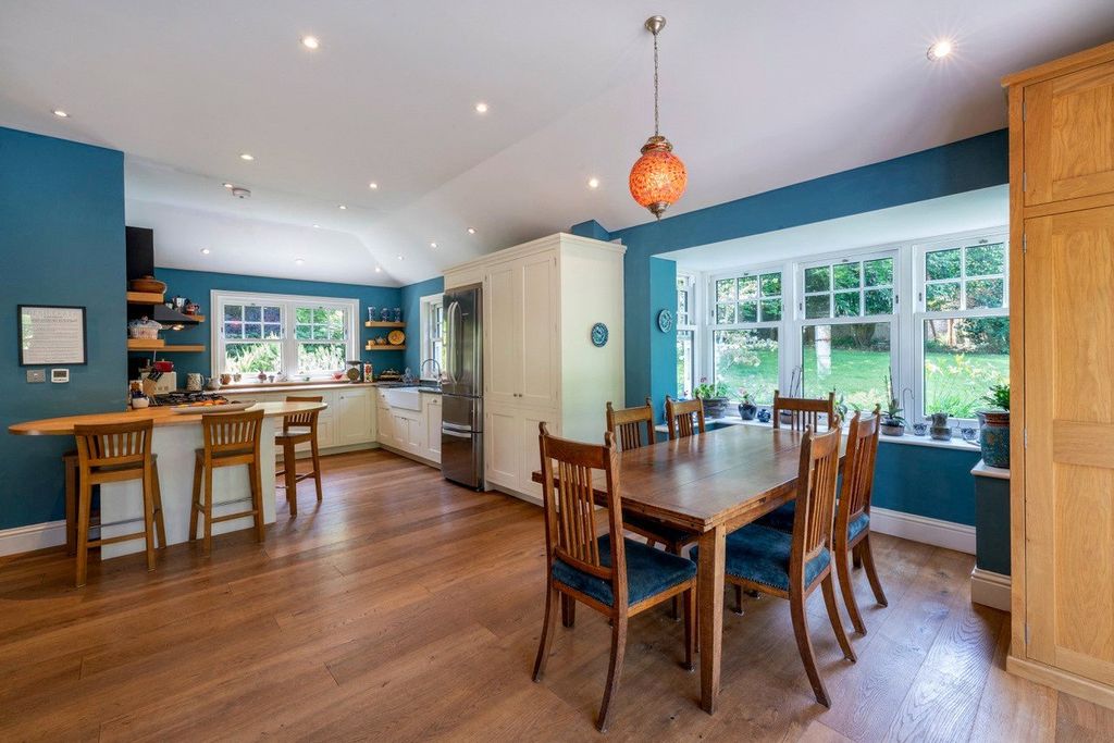 Property photo 3 of 19 Kitchen/Breakfast