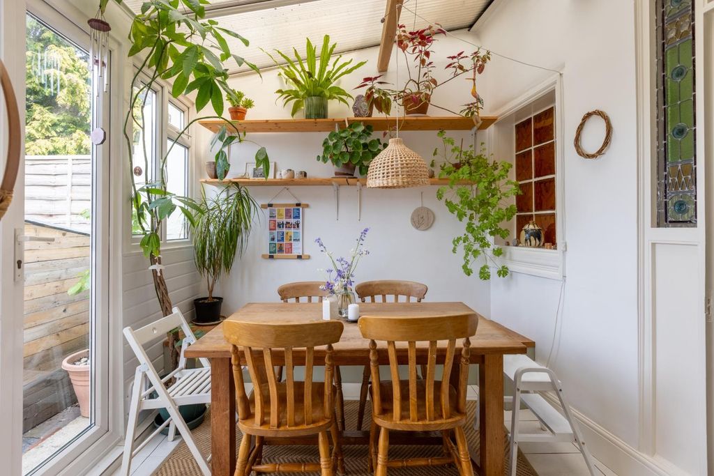 Property photo 3 of 36 326 Stapleton Road-21.Jpg