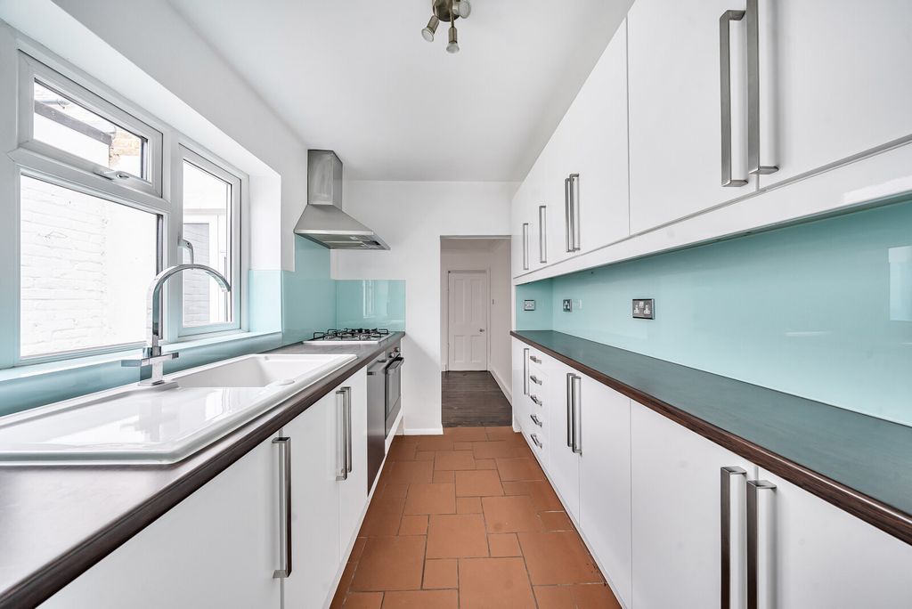 Property photo 2 of 10 Kitchen