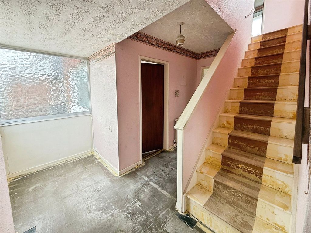 Property photo 2 of 12 Entrance Hall