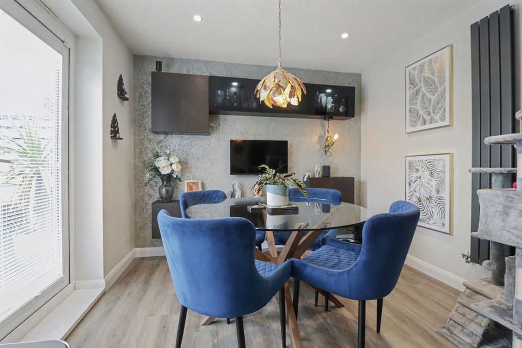 Property photo 3 of 11 Photo 3