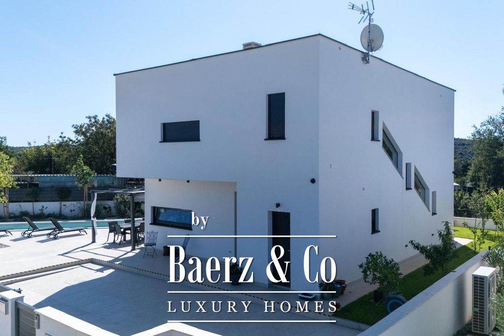 Property photo 3 of 31