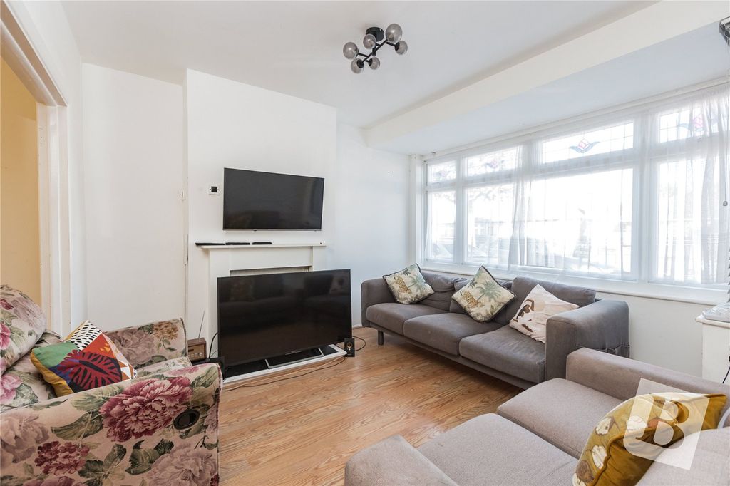 Property photo 2 of 15 Lounge