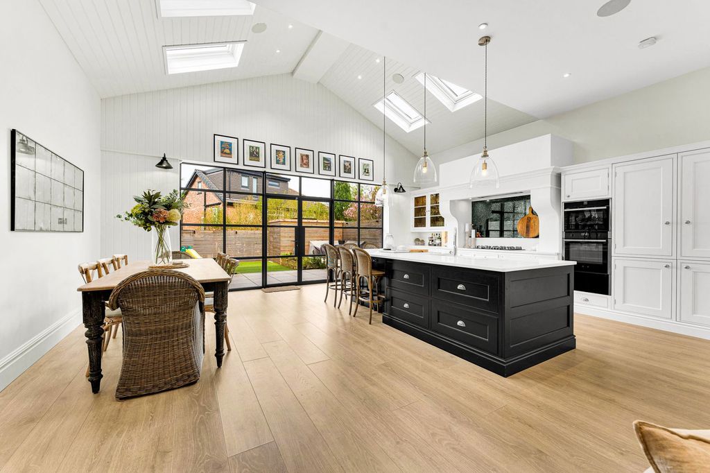 Property photo 2 of 27