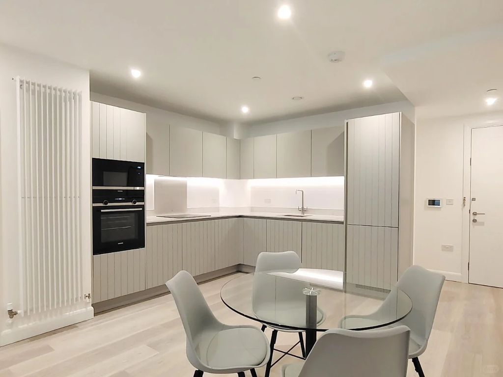 Property photo 3 of 10 Kitchen
