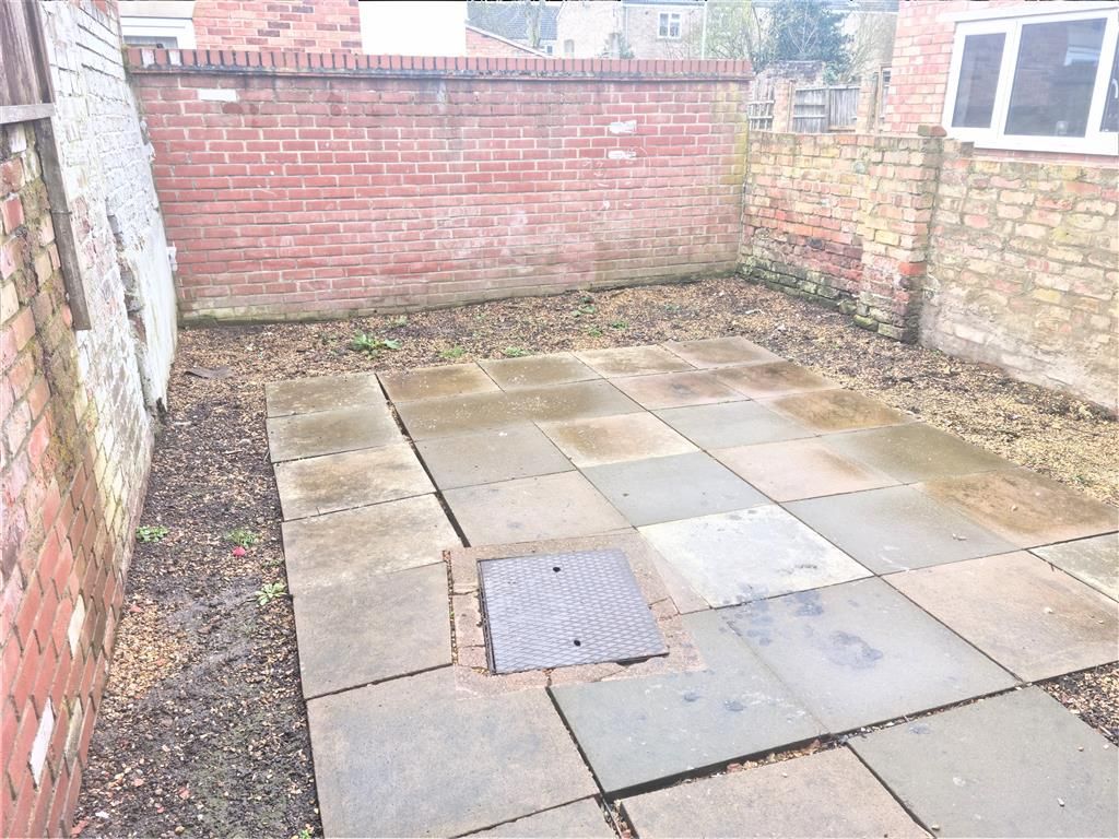 Property photo 3 of 8 Garden