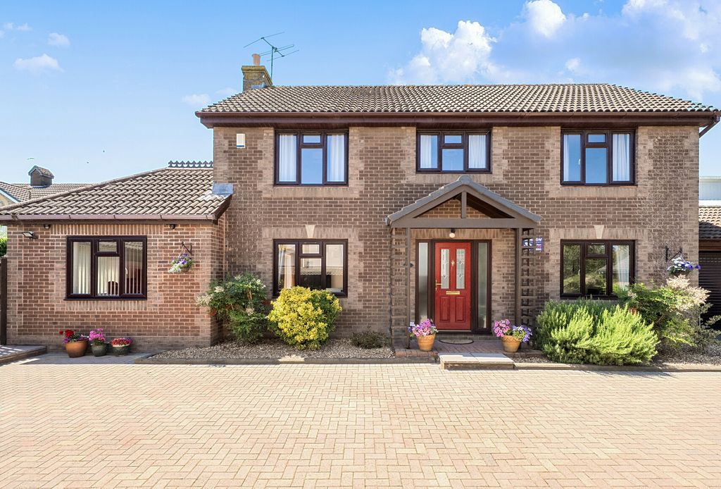 Property photo 1 of 20 Amberley Way