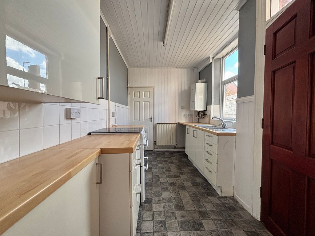 Property photo 2 of 18 Kitchen