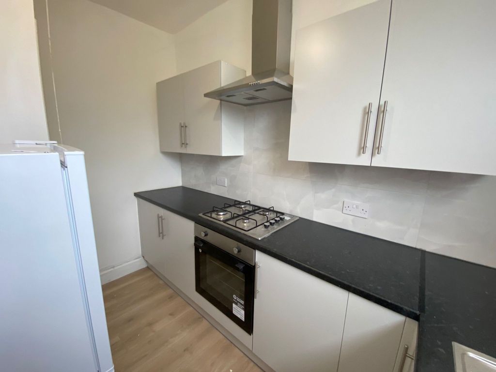 Property photo 1 of 6 2 Bed Flat To Rent Cambridge Road, Kingston Upon Thames Kt1