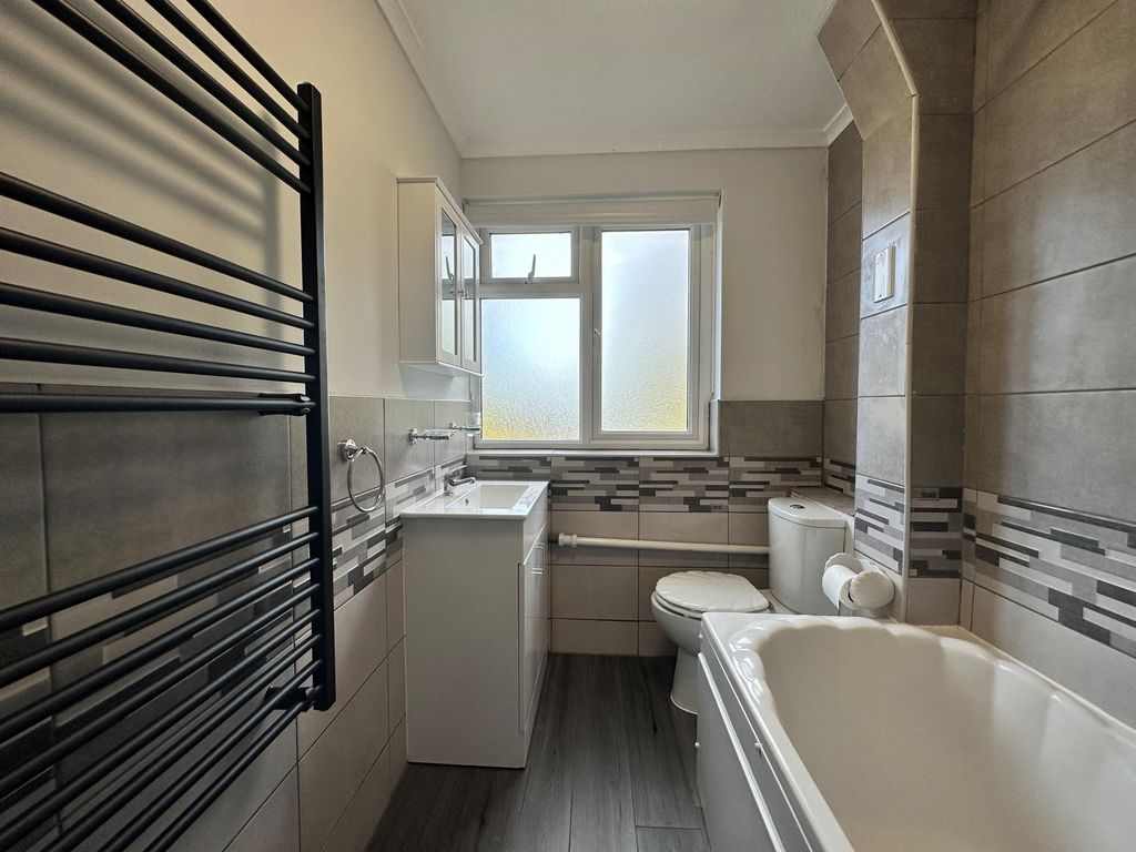 Property photo 3 of 7 Bathroom