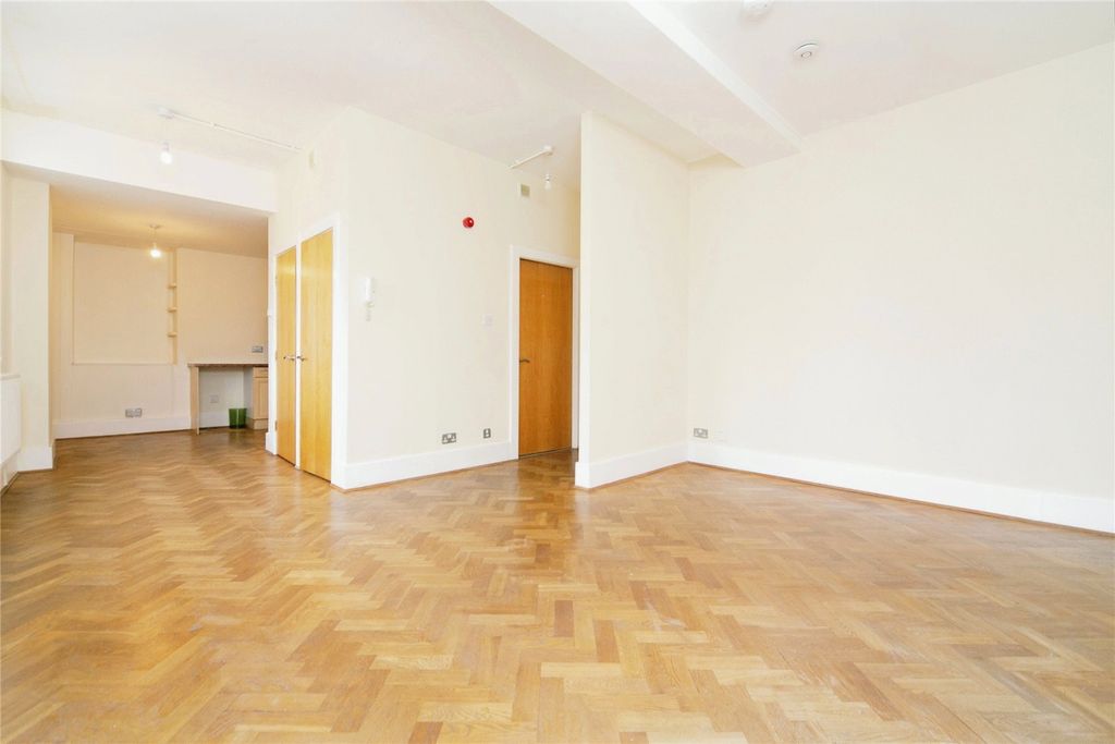 Property photo 3 of 17 Picture No. 11
