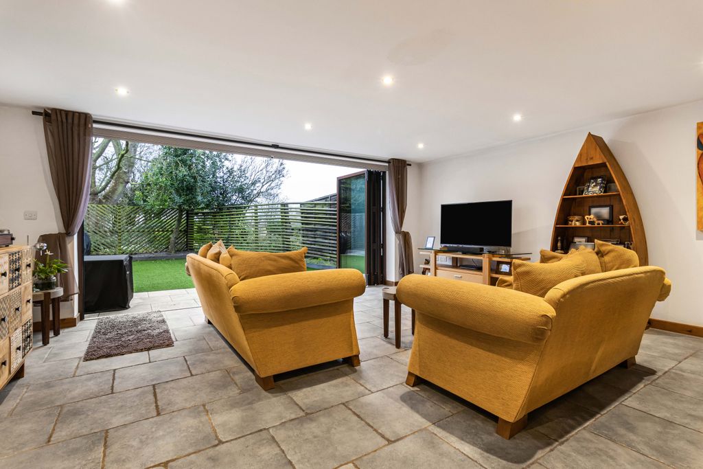 Property photo 3 of 27 572819