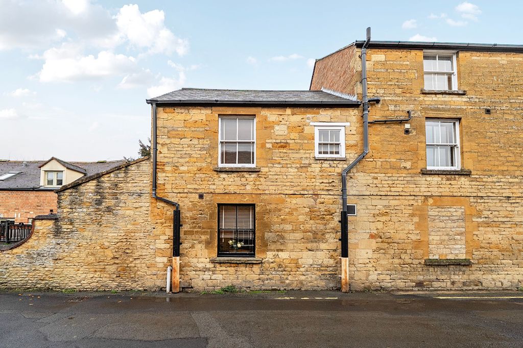 Property photo 1 of 8 Front