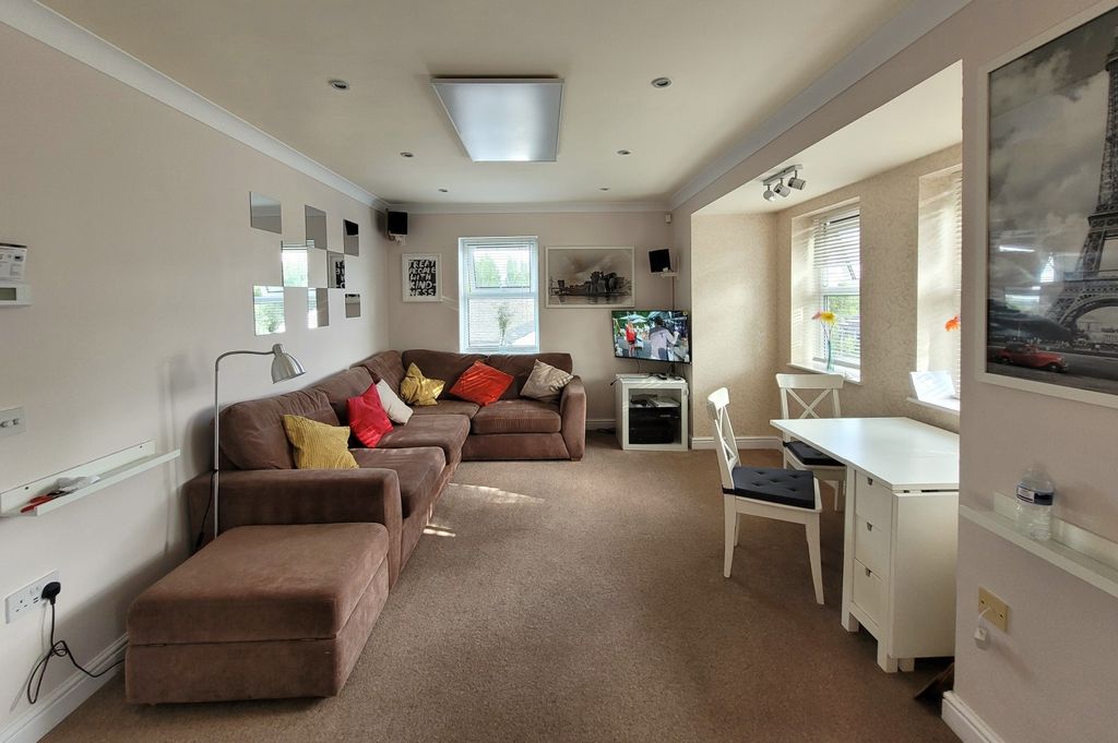 Property photo 2 of 8