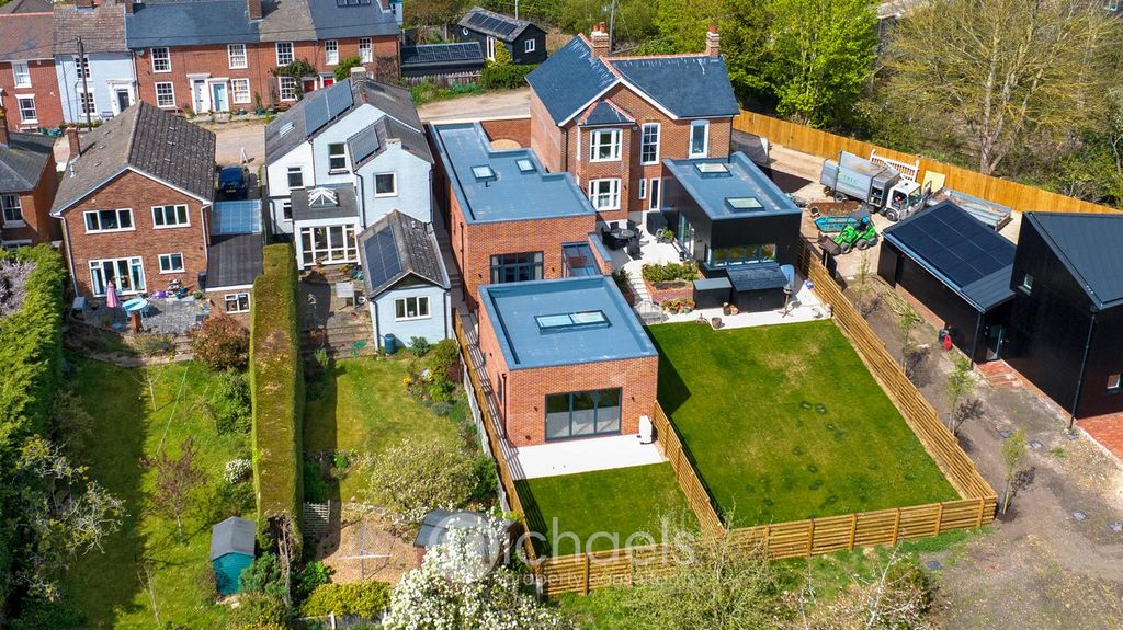 Property photo 1 of 42