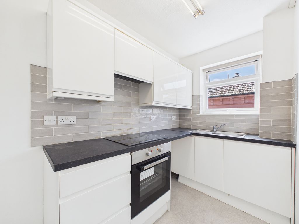 Property photo 2 of 4 Kitchen