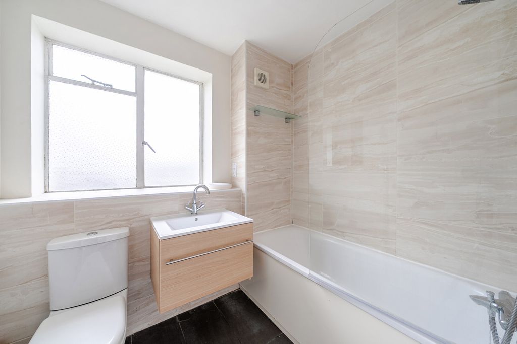 Property photo 3 of 12 Bathroom