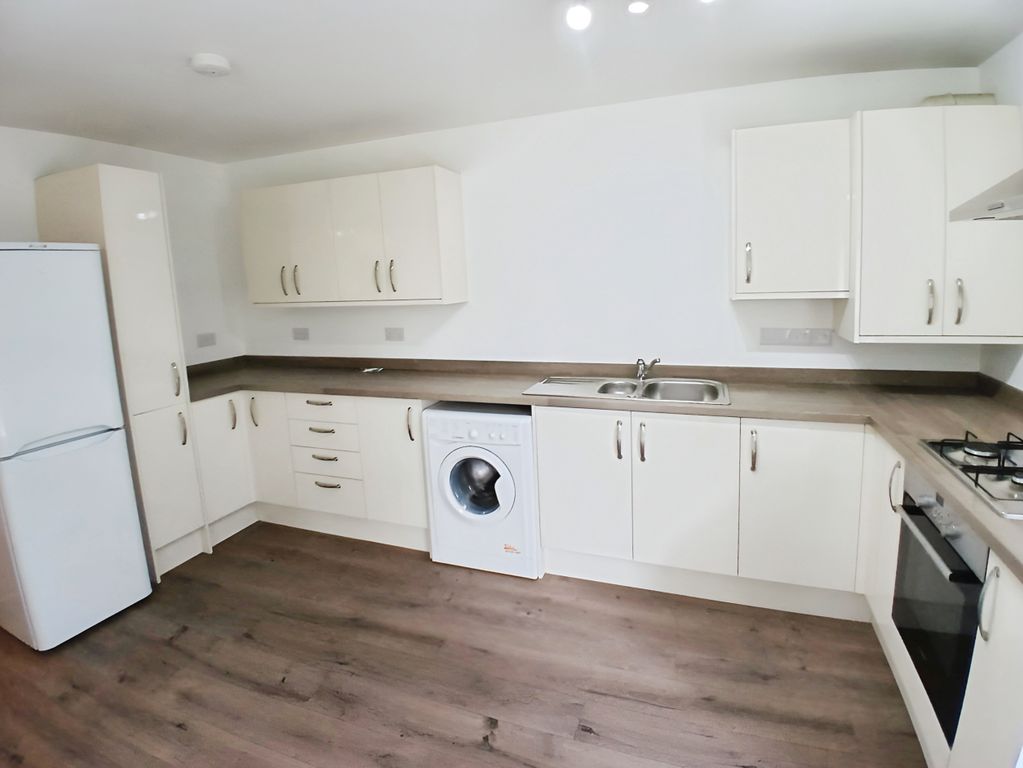 Property photo 2 of 8 Kitchen