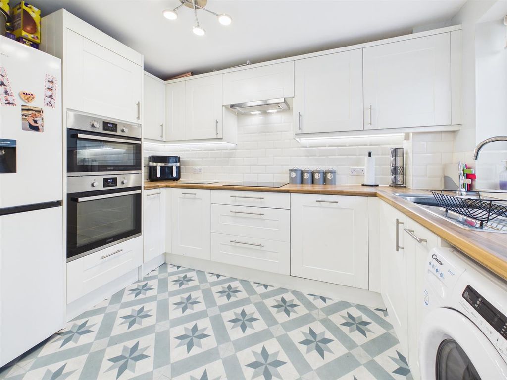 Property photo 2 of 13 Cam05510G0-Pr0204-Still006.Jpg