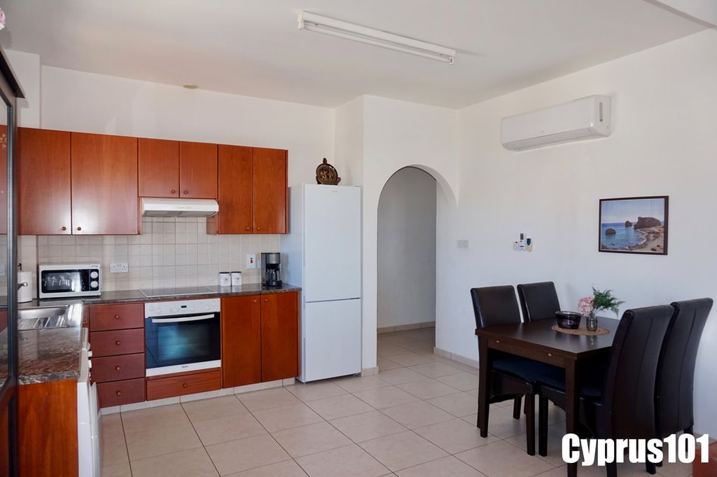 Property photo 2 of 27