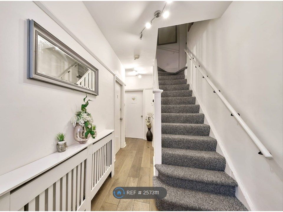 Property photo 2 of 12 Hallway